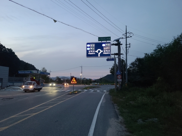 백제큰길 발광형 도로표지판 설치