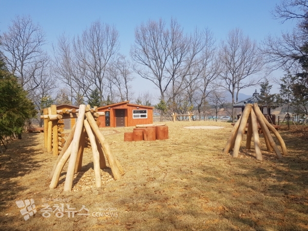 황새공원에 새로 조성된 유아숲과 생태놀이터 모습