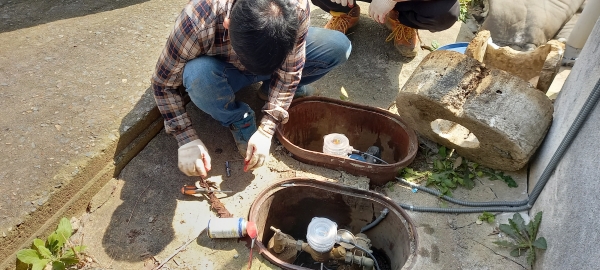 노후 수도계량기 교체 모습