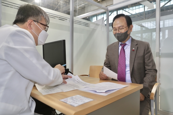 박상돈 시장 백신접종 사전 상담 모습