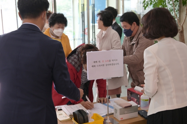 공주 종교시설 방역지침 준수 모니터링 모습