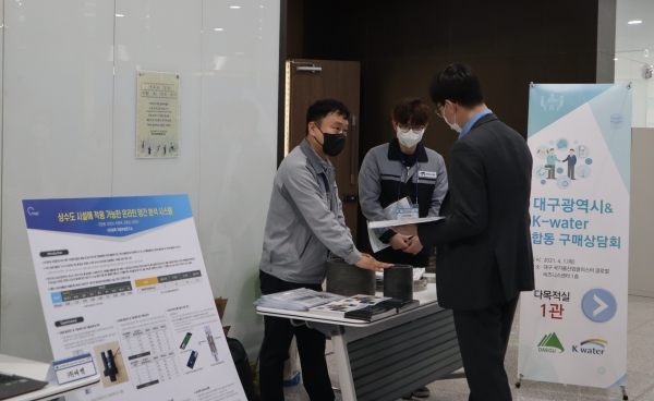 홍보전시회 모습