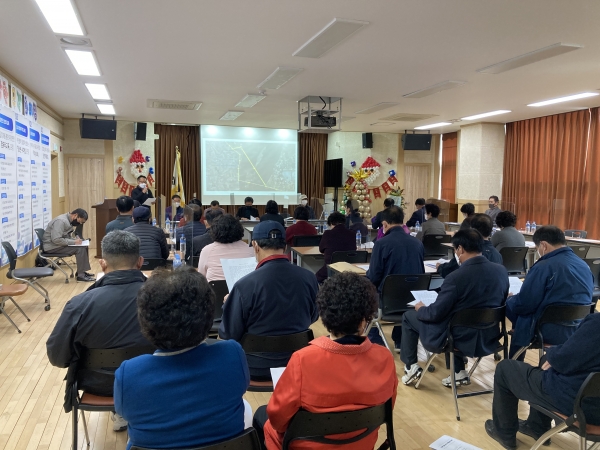 지난달 26일 진행된 우강면 송전선로 건설 반대 대책위원회 대책회의 모습