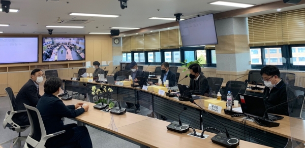 지난 1일 대학과 창업보육센터 입주․졸업기업 간 산학협력을 위한 ‘INo-CAM(Industries on Campus) 프리 인턴십’ 면접 실시 전 관계자들이 회의를 진행했다.