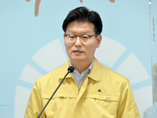 7일 제123차 정례브리핑을 하고 있는 김정섭 시장