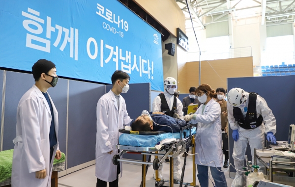 코로나19 예방접종센터 합동모의 훈련_응급환자 이송 연습