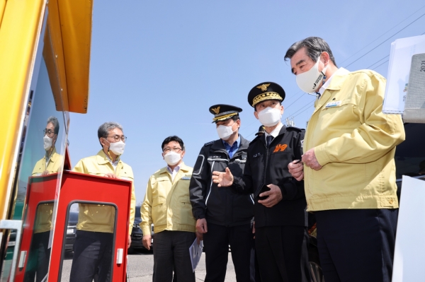 김동일 보령시장 다중이용 항만시설 안전점검 모습