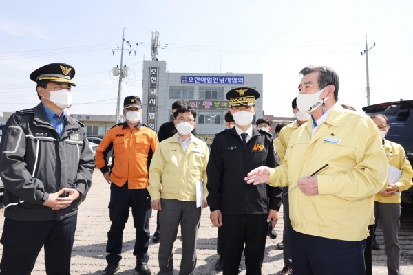 김동일 보령시장 다중이용 항만시설 안전점검 모습
