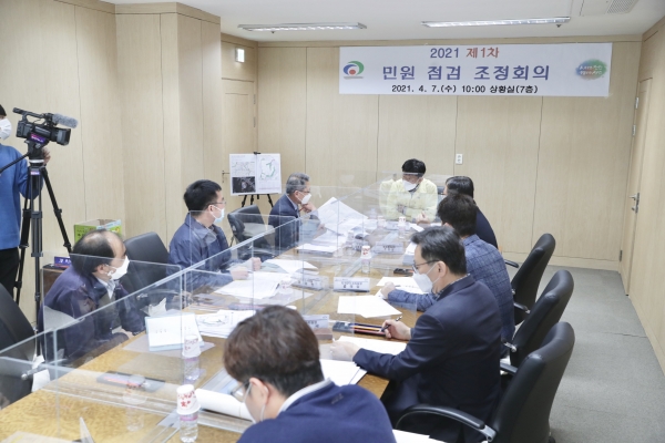 천안시가 신속한 인허가 민원 처리를 위해 도입한 민원점검 조정회의를 진행하고 있는 가운데 지난 7일에는 1회 조정회의를 진행했다.