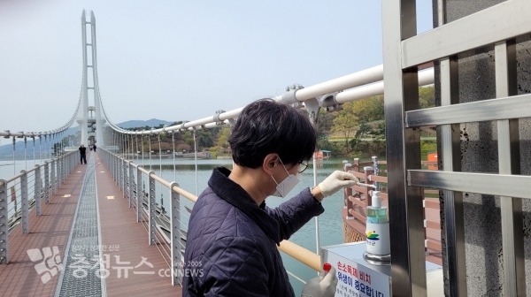 충남보건환경연구원 코로나19 환경검체 채취 사진