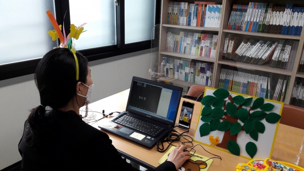 의료기관 거주 순회교육대상 유아의 특수교육지원을 위해 기관 담당자간 협력수업 모습