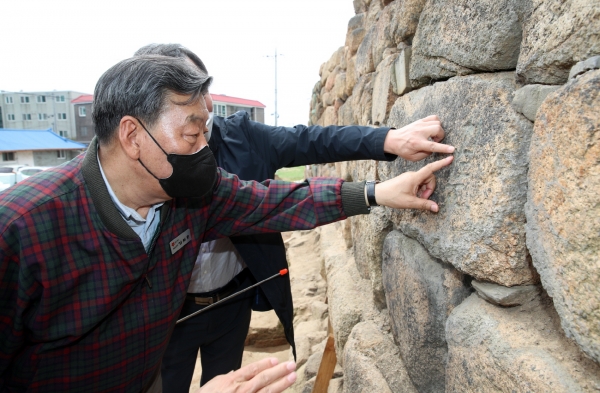 발굴조사 중인 태안읍성 모습.
