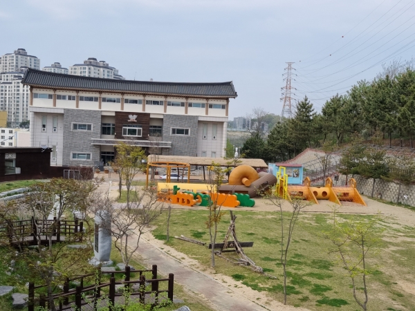 기지시줄다리기박물관에 개장한 놀이터 사진