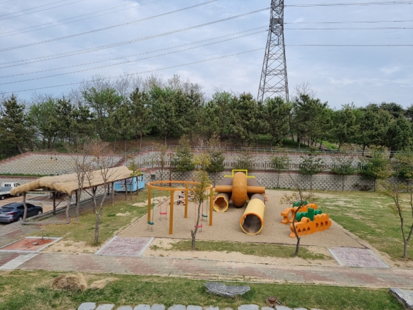 기지시줄다리기박물관에 개장한 놀이터 사진