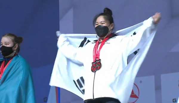 장현주 역도선수 금메달 사진