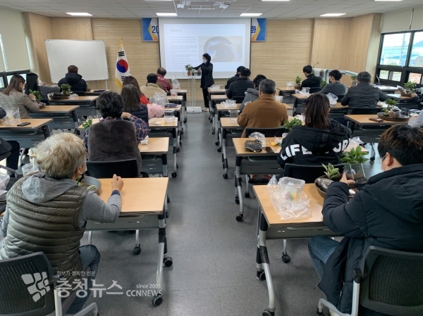 귀농·귀촌인 대상 교육 진행 모습