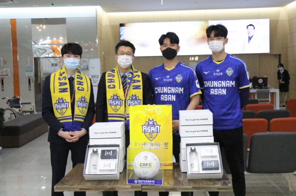 충남아산FC, 아산충무병원 의료진에 ‘닥터미노’ 피로회복제 전달