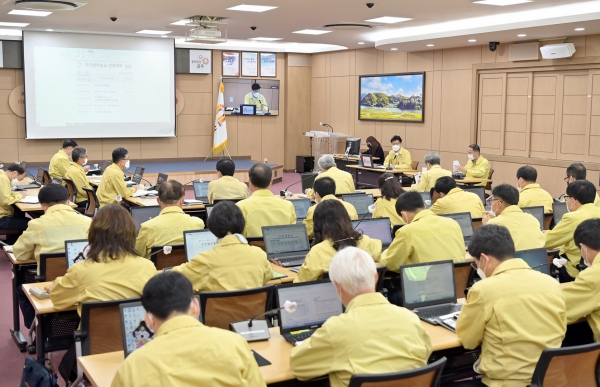 3일 시청 대백제실에서 열린 주간업무보고회 개최 모습