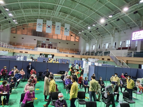 노박래 군수, 코로나19 백신 예방접종센터 현장점검 모습