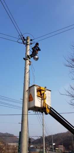 LED 등기구 교체 모습
