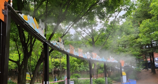 엄사1호공원 쿨링포그 설치 모습(감성체험장 아님)