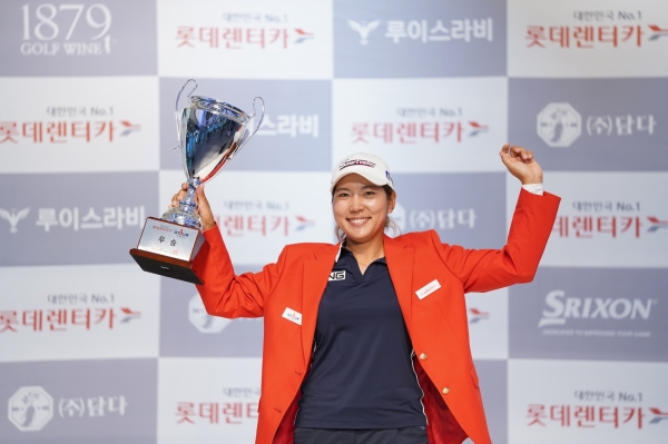 지난해 10월 열린 ‘2020 롯데렌터카 GTOUR 6차’ 결선 시상식에서 우승 기념 포즈를 취하고 있는 박단유 프로 모습.