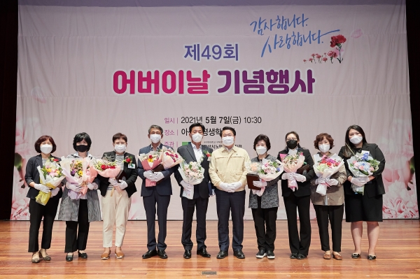 제49회 어버이날 기념행사 표창수상자 단체 사진