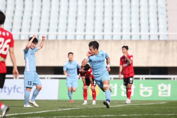 4R 이예찬 골세레머니 모습