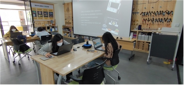 메이커 교육 모습.