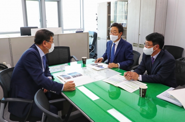 김홍장 당진시장이 12일 정부세종청사를 방문해 국비지원 요청중
