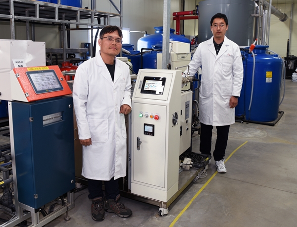 순환식 수경재배 시스템을 개발한 KIST 이주영 선임연구원(왼쪽), 안태인 박사.