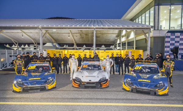 아트라스비엑스 모터스포츠 팀 단체사진