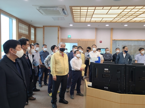 현안사업장에 방문 중인 문정우 금산군수