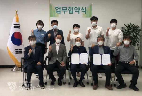 앞쪽 좌로부터 한현교 서산시문화예술과장, 이수의 서산시의회부의장, 조규선 서산문화재단 대표이사, 윤명병 해미읍성역사보존회장, 이만호 해미읍성역사보존회 부의장  뒤쪽 좌로부터 , 김정심 서산문화재단 문화사업팀 대리, 유광균 서산시문화예술과 팀장, 강혜원 서산문화재단 문화사업팀장, 김인욱 서산문화재단 경영지원팀장, 김규동 서산문화재단 문화사업팀 주임