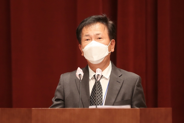 24일 박형식 취임회장이 시귀농귀촌협회장 이·취임식에서 취임사 하는 장면