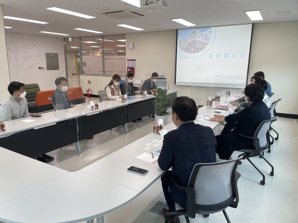 신평면 직원들이 타 지자체에 방문 및 견학한 사진