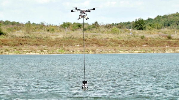 드론이용 시료 채취 모습