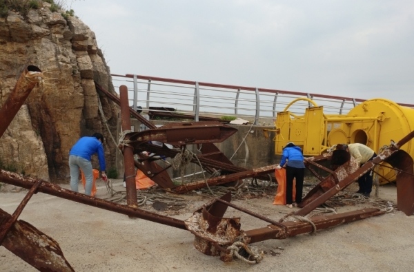 연안정화의 날 맞아 바닷가 대청결 활동 실시 모습