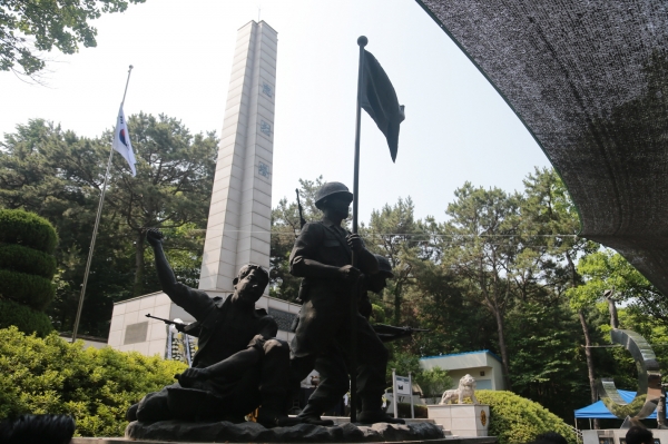 남산 충렬탑 사진