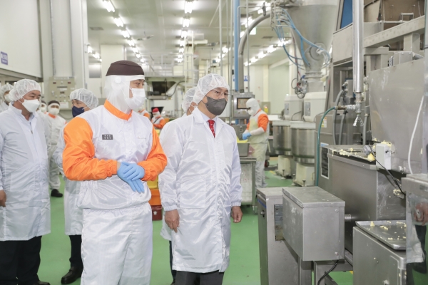 신세계푸드 천안공장 방문 기업체 격려 및 의견 청취에 나선 박상돈 시장