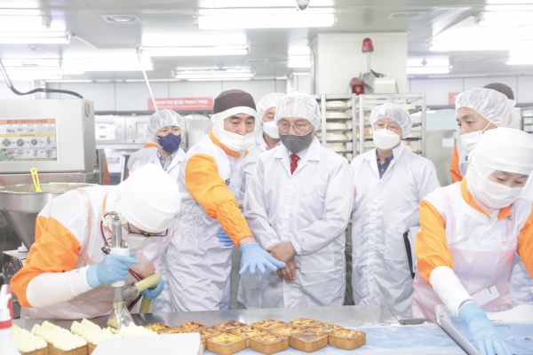 신세계푸드 천안공장 방문 기업체 격려 및 의견 청취에 나선 박상돈 시장