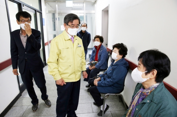 노박래 서천군수, 코로나19 예방접종 위탁기관 격려 방문