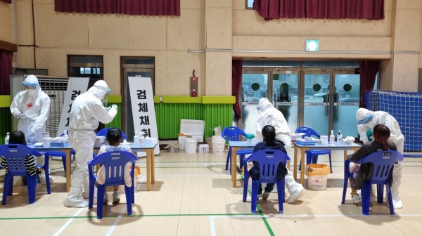 코로나19 백신예방접종 현장 모습