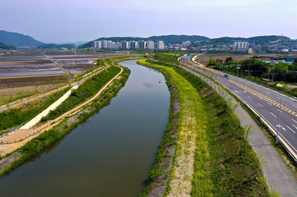 모바일 헬스케어 활동 ‘판교천변 따로 또 같이 걷기’(판교천 전경)