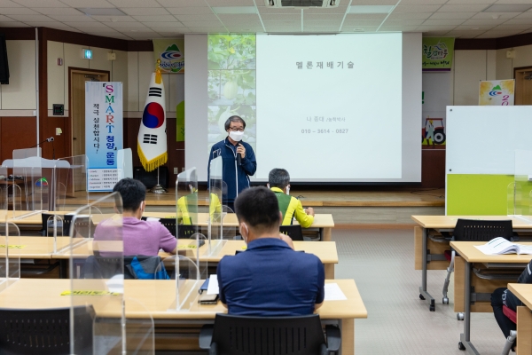 청양군  농업 전문가 육성 ‘농업인대학’ 개강-입학 기념사진