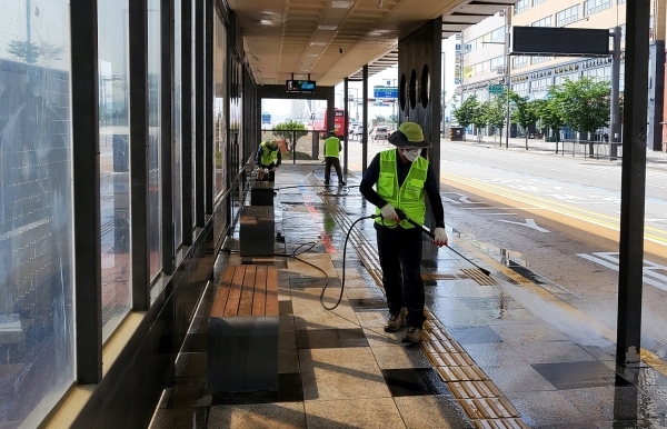 신교통형 정류장 물청소