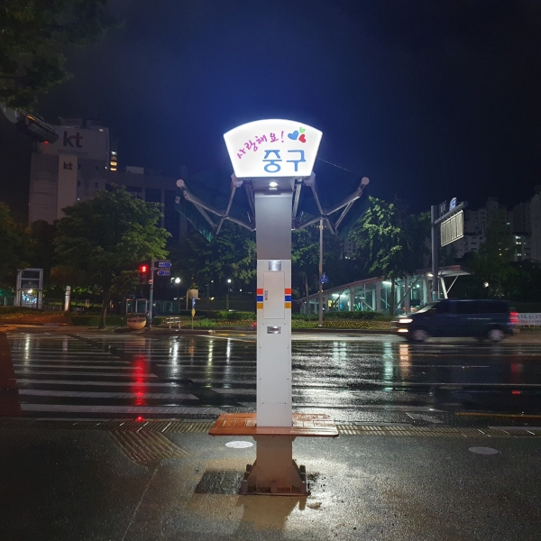 서대전네거리 교통섬에 설치한 스마트형 그늘막 쉼터