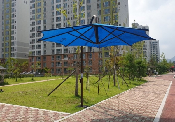 신도안면에 설치된 그늘막