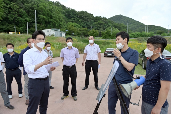 김정섭 시장 지난 11일 금강신관공원 현장을 찾아 시민 편의시설 확충방안 모색
