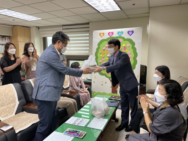 유초등교육과는 소통과 공감의 조직문화 조성을 위해 15일을 ‘상호 존중의 날’로 지정